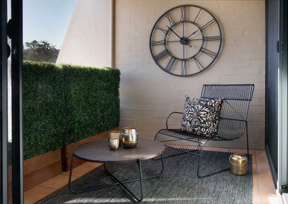 journey-home-interiors-canberra-au-diy-dilemmas-outdoor-patio-green-hedge-for-privacy